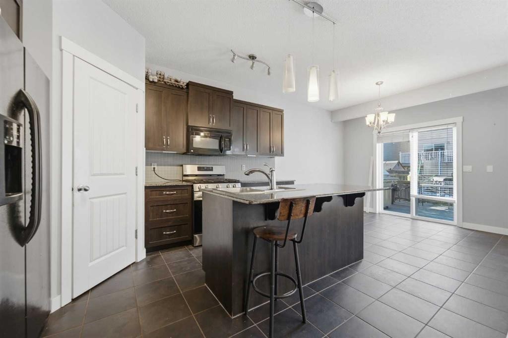 174 Morningside Circle Sw, Airdrie, AB - Indoor Photo Showing Kitchen