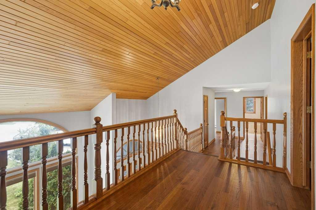 119 Strathbury Bay Sw, Calgary, AB - Indoor Photo Showing Other Room