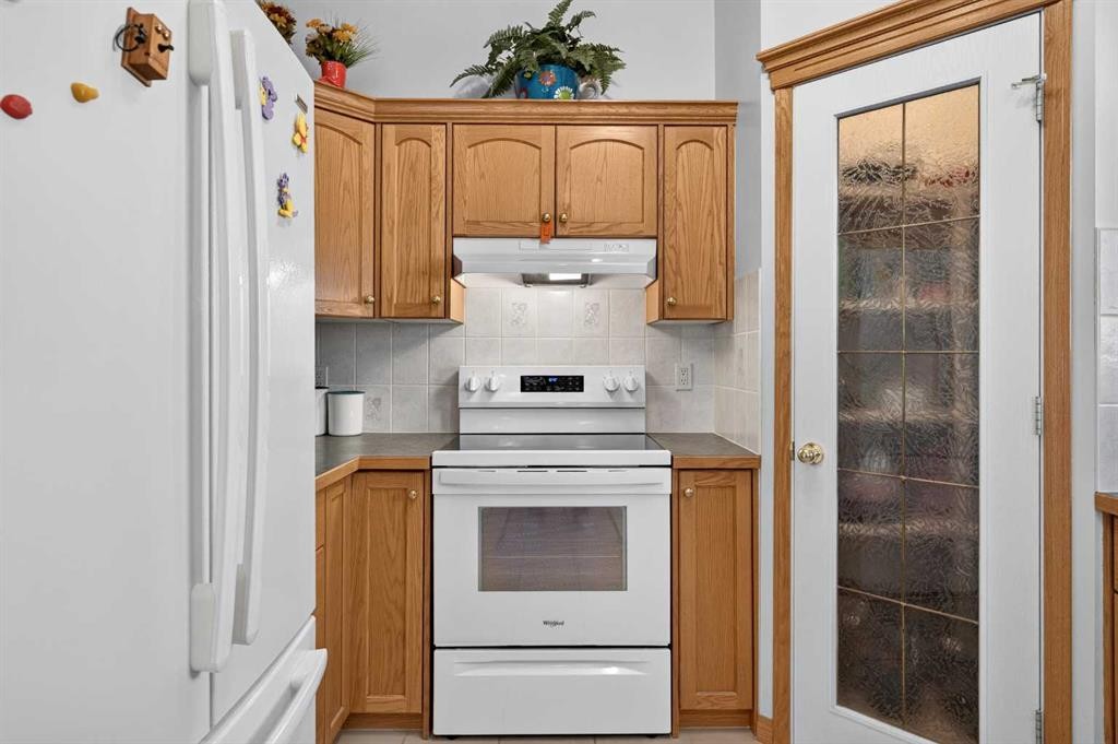 37 Scimitar Heath Nw, Calgary, AB - Indoor Photo Showing Kitchen