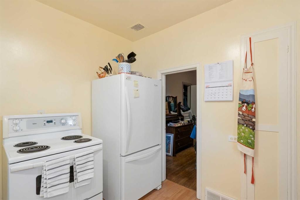 4737 48 Street, Olds, AB - Indoor
