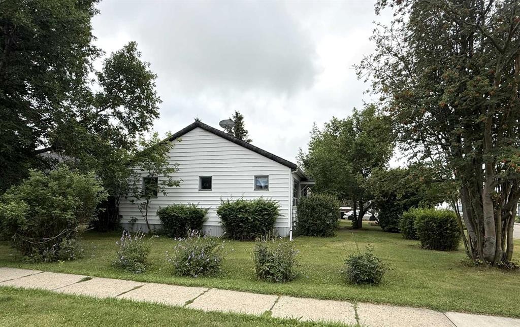 4737 48 Street, Olds, AB - Outdoor