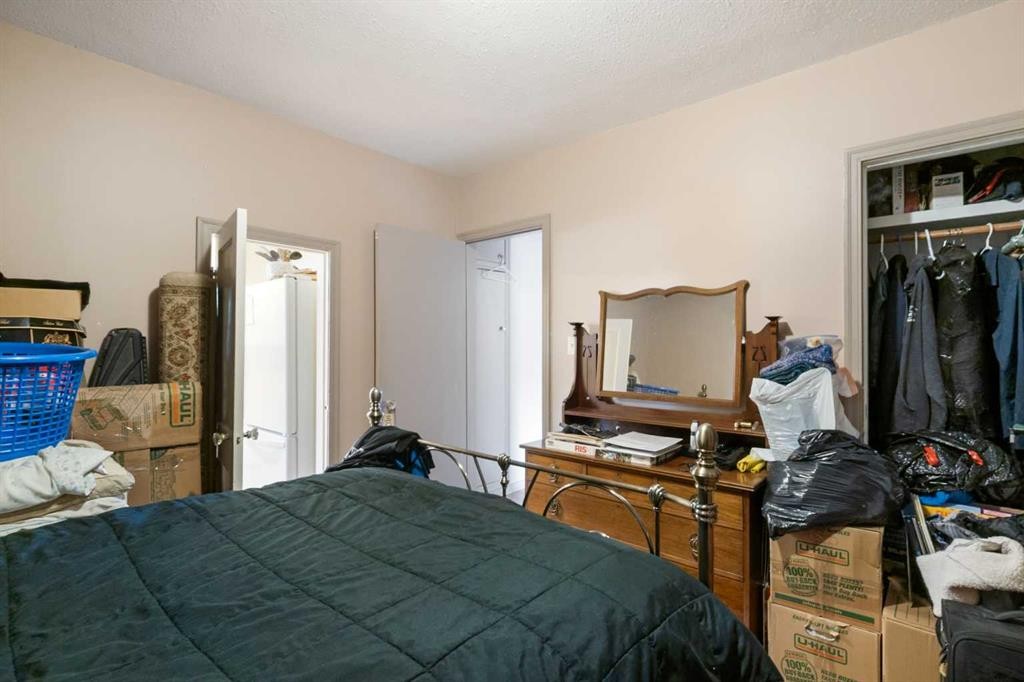 4737 48 Street, Olds, AB - Indoor Photo Showing Bedroom
