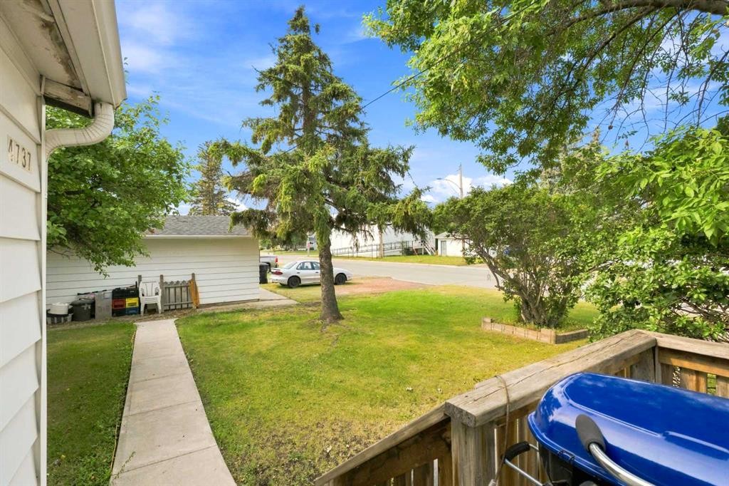 4737 48 Street, Olds, AB - Outdoor