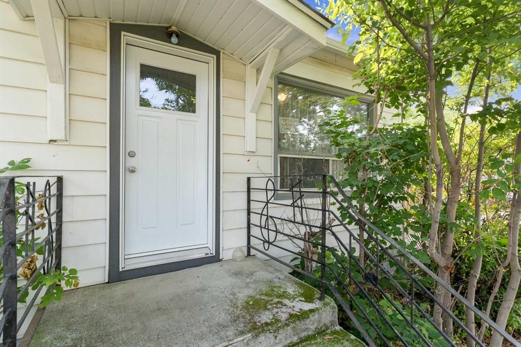4737 48 Street, Olds, AB - Outdoor With Exterior