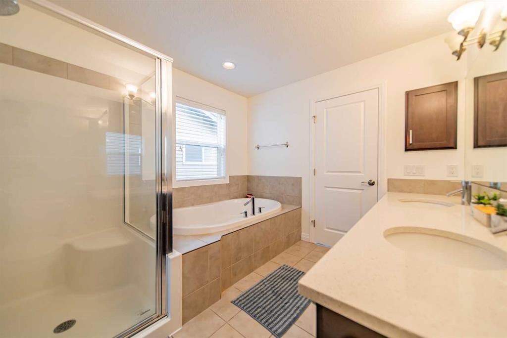 83 Auburn Glen Lane Se, Calgary, AB - Indoor Photo Showing Bathroom
