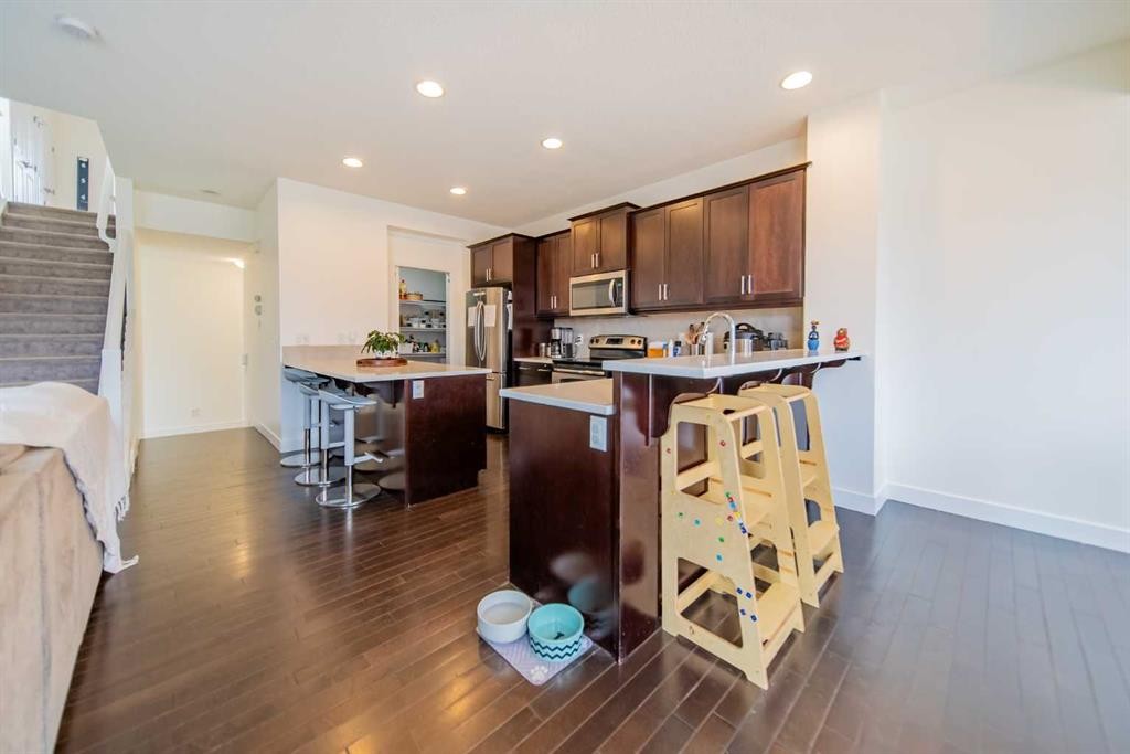 83 Auburn Glen Lane Se, Calgary, AB - Indoor Photo Showing Kitchen