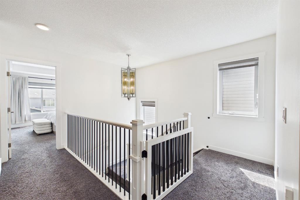 66 Legacy Glen Crescent Se, Calgary, AB - Indoor Photo Showing Other Room