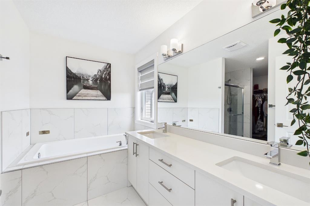 66 Legacy Glen Crescent Se, Calgary, AB - Indoor Photo Showing Bathroom