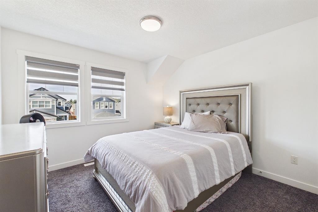 66 Legacy Glen Crescent Se, Calgary, AB - Indoor Photo Showing Bedroom