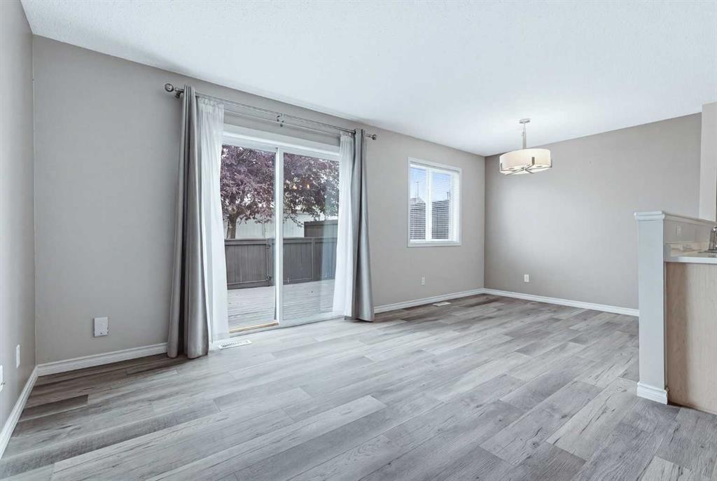 103-760 Railway Gate Sw, Airdrie, AB - Indoor Photo Showing Other Room