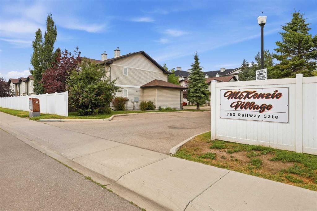 103-760 Railway Gate Sw, Airdrie, AB - Outdoor