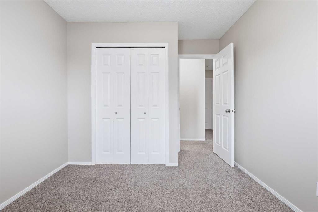 103-760 Railway Gate Sw, Airdrie, AB - Indoor Photo Showing Bedroom