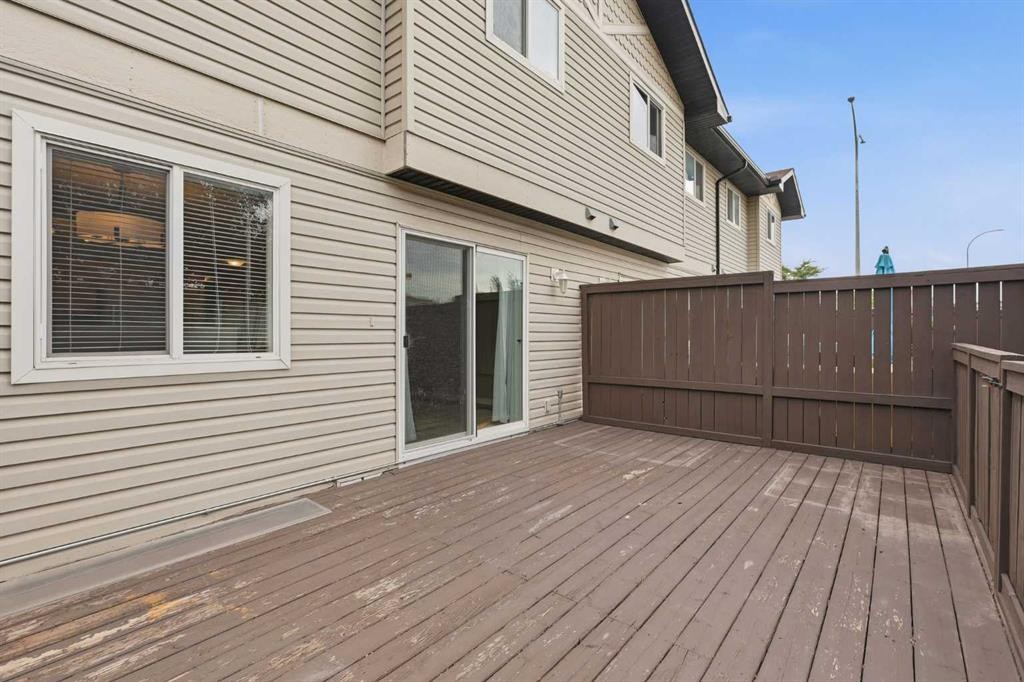 103-760 Railway Gate Sw, Airdrie, AB - Outdoor With Exterior