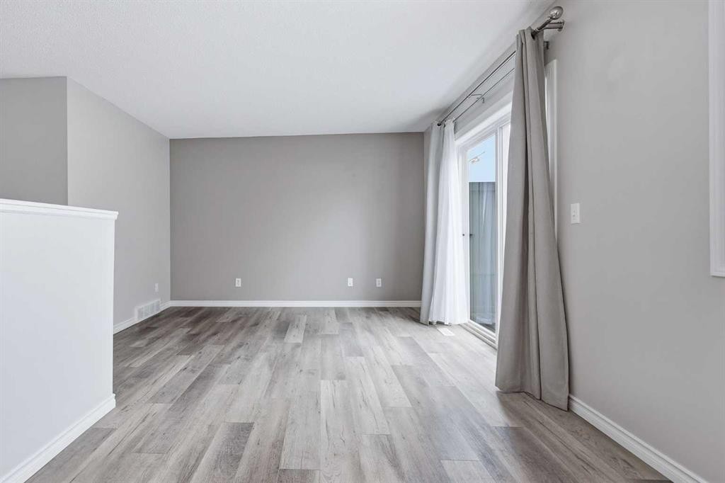 103-760 Railway Gate Sw, Airdrie, AB - Indoor Photo Showing Other Room
