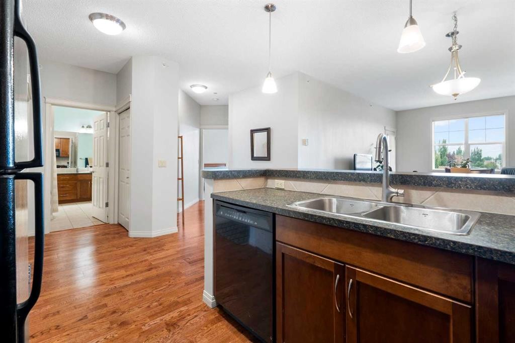 310-25 Prestwick Drive Se, Calgary, AB