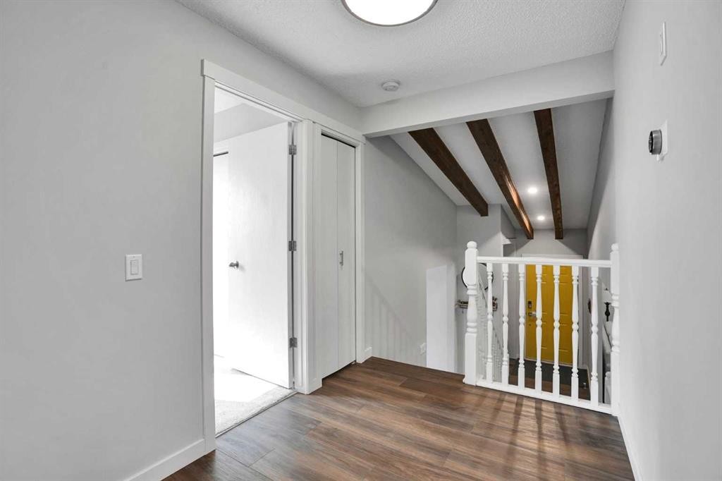 36 Coach Manor Rise Sw, Calgary, AB - Indoor Photo Showing Other Room