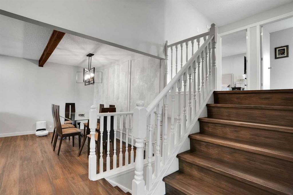 36 Coach Manor Rise Sw, Calgary, AB - Indoor Photo Showing Other Room