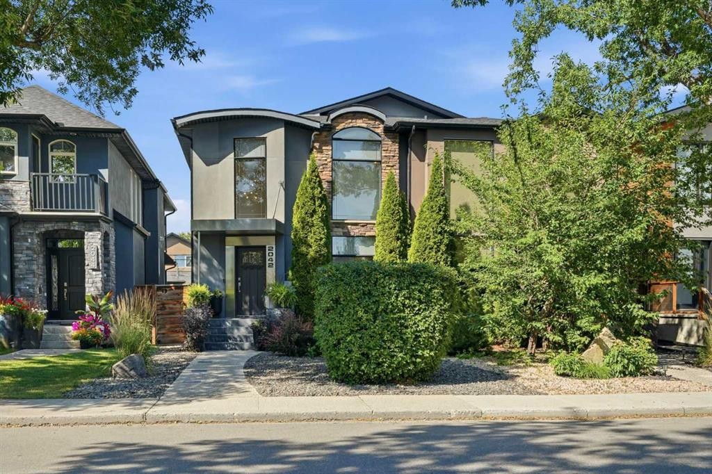 2042 49 Avenue Sw, Calgary, AB - Outdoor
