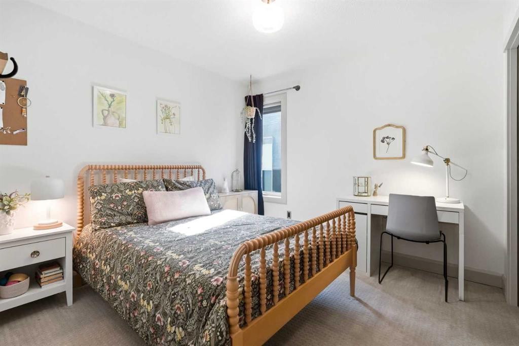2042 49 Avenue Sw, Calgary, AB - Indoor Photo Showing Bedroom