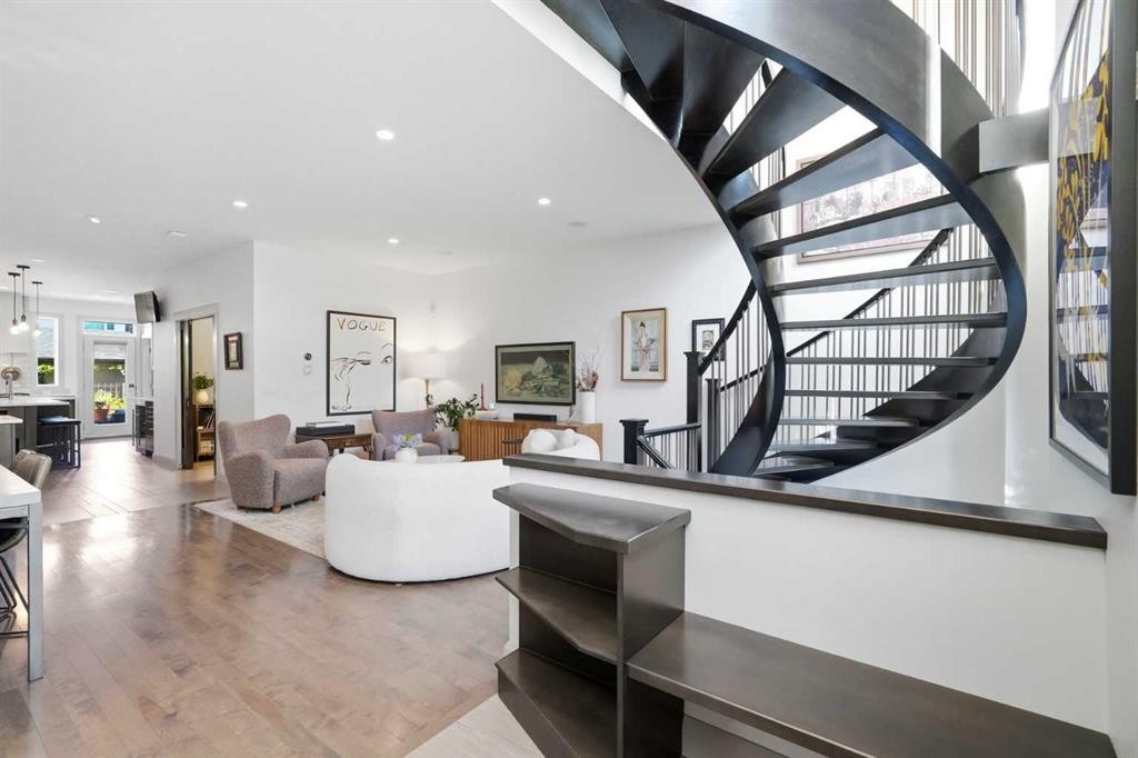 2042 49 Avenue Sw, Calgary, AB - Indoor Photo Showing Living Room