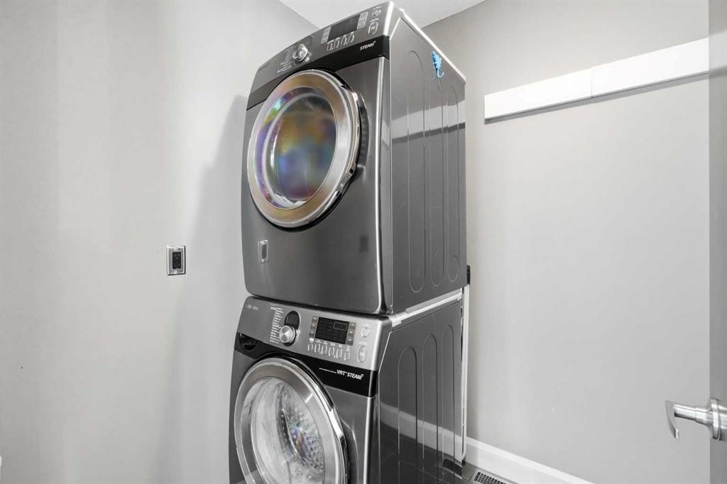 2042 49 Avenue Sw, Calgary, AB - Indoor Photo Showing Laundry Room