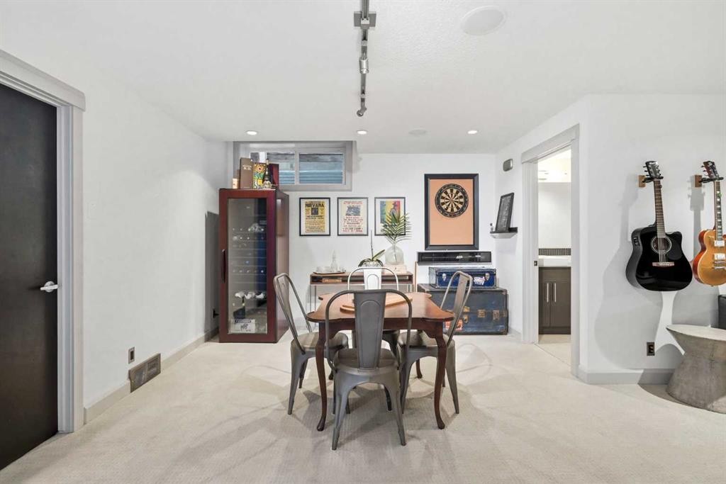 2042 49 Avenue Sw, Calgary, AB - Indoor Photo Showing Dining Room