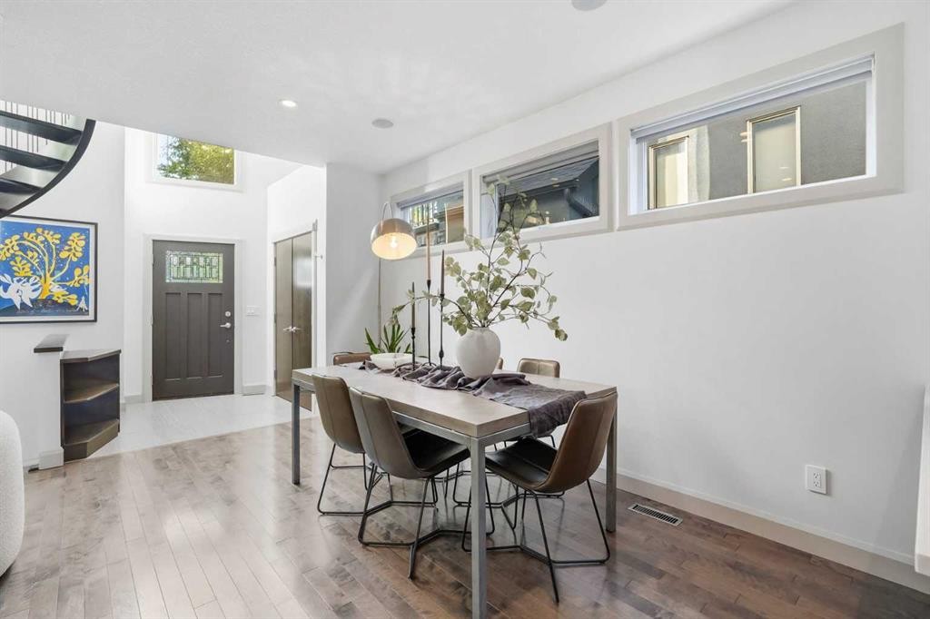 2042 49 Avenue Sw, Calgary, AB - Indoor Photo Showing Dining Room