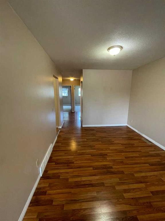 4222 40 Avenue Nw, Calgary, AB - Indoor Photo Showing Other Room