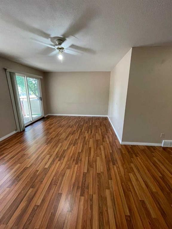 4222 40 Avenue Nw, Calgary, AB - Indoor Photo Showing Other Room