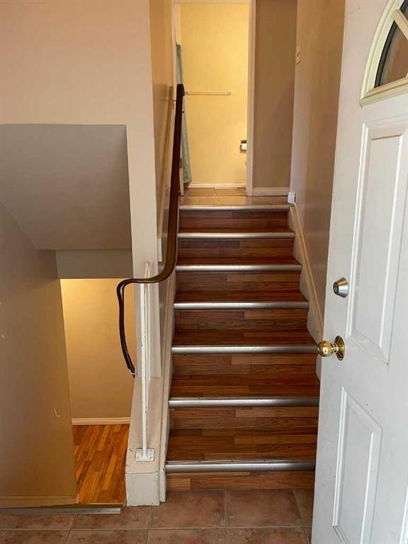 4222 40 Avenue Nw, Calgary, AB - Indoor Photo Showing Other Room