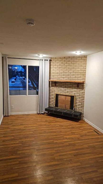 4222 40 Avenue Nw, Calgary, AB - Indoor Photo Showing Living Room With Fireplace