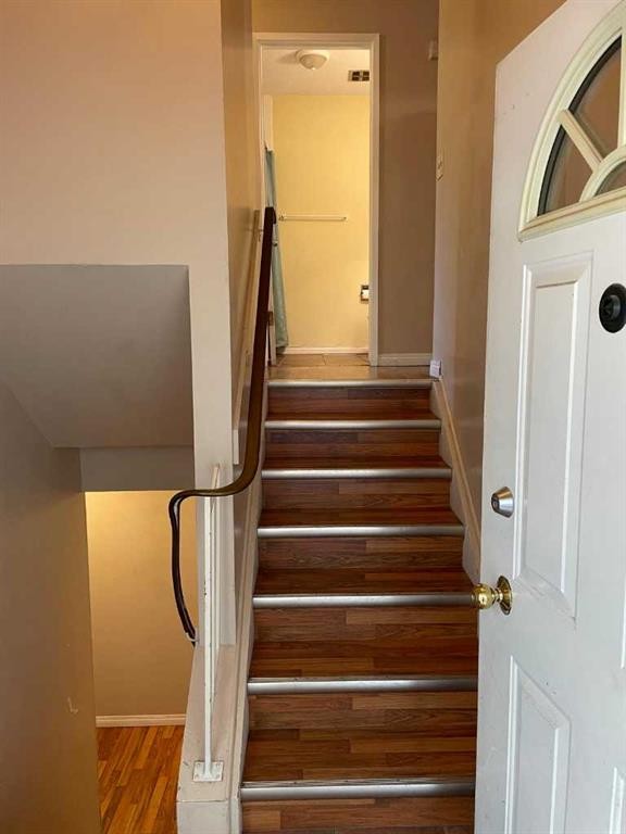 4222 40 Avenue Nw, Calgary, AB - Indoor Photo Showing Other Room