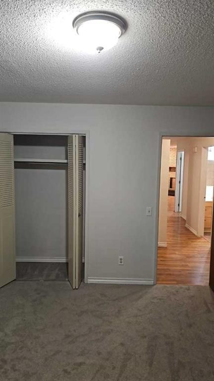 4222 40 Avenue Nw, Calgary, AB - Indoor Photo Showing Other Room