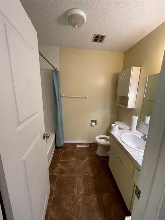 4222 40 Avenue Nw, Calgary, AB - Indoor Photo Showing Bathroom