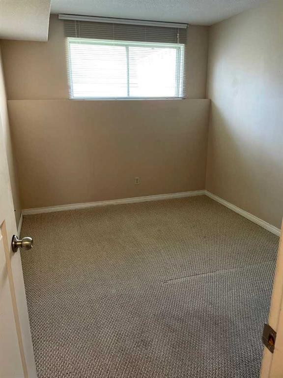 4222 40 Avenue Nw, Calgary, AB - Indoor Photo Showing Other Room