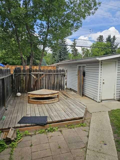 4222 40 Avenue Nw, Calgary, AB - Outdoor
