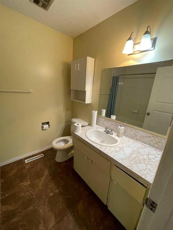 4222 40 Avenue Nw, Calgary, AB - Indoor Photo Showing Bathroom