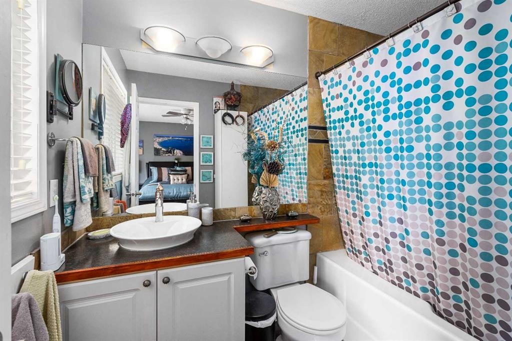 224 Arbour Ridge Way Nw, Calgary, AB - Indoor Photo Showing Bathroom