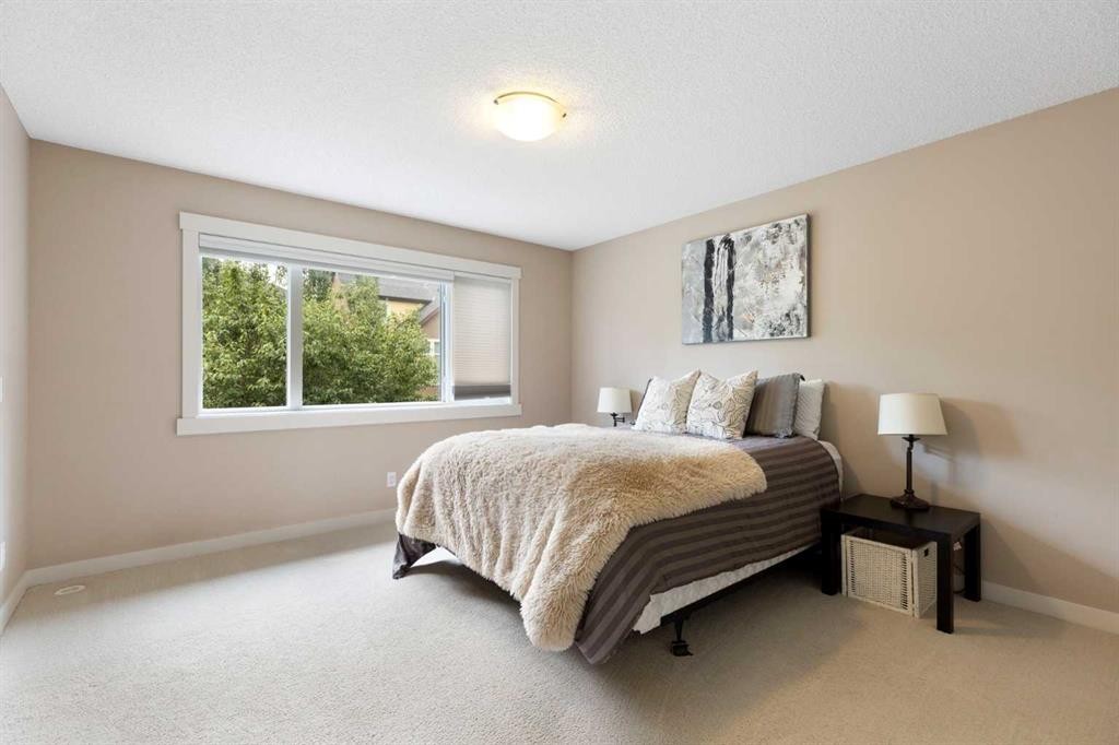 165 Cranarch Common Se, Calgary, AB - Indoor Photo Showing Bedroom