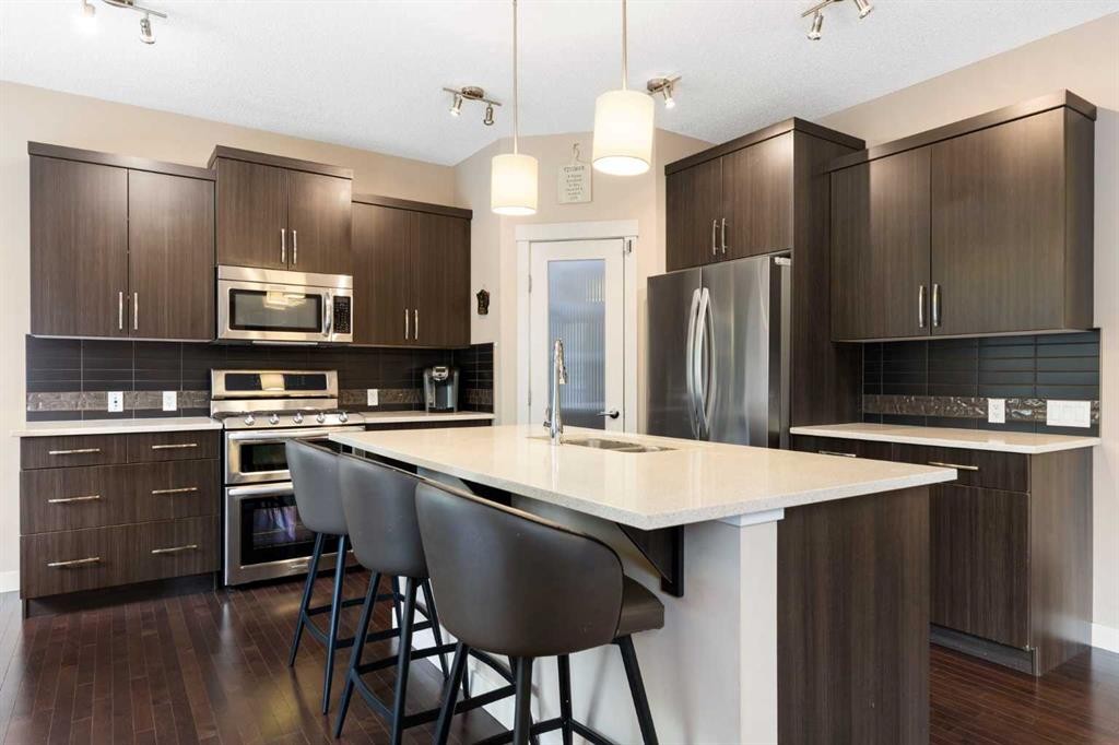 165 Cranarch Common Se, Calgary, AB - Indoor Photo Showing Kitchen With Upgraded Kitchen