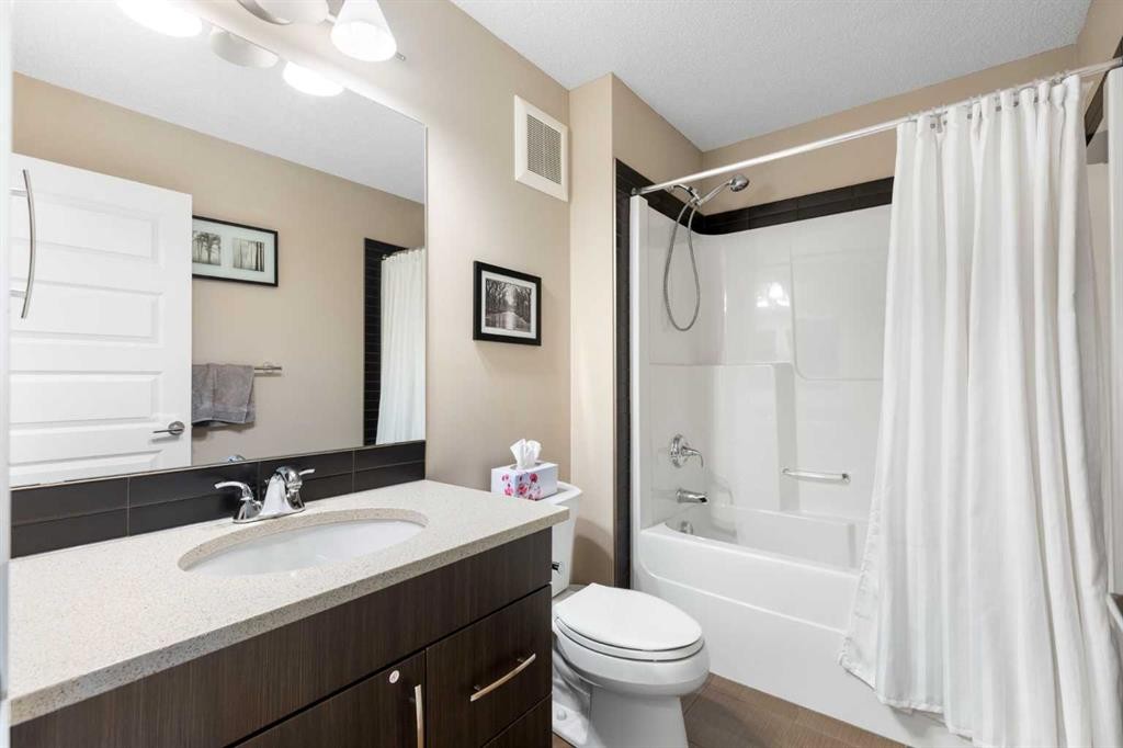 165 Cranarch Common Se, Calgary, AB - Indoor Photo Showing Bathroom