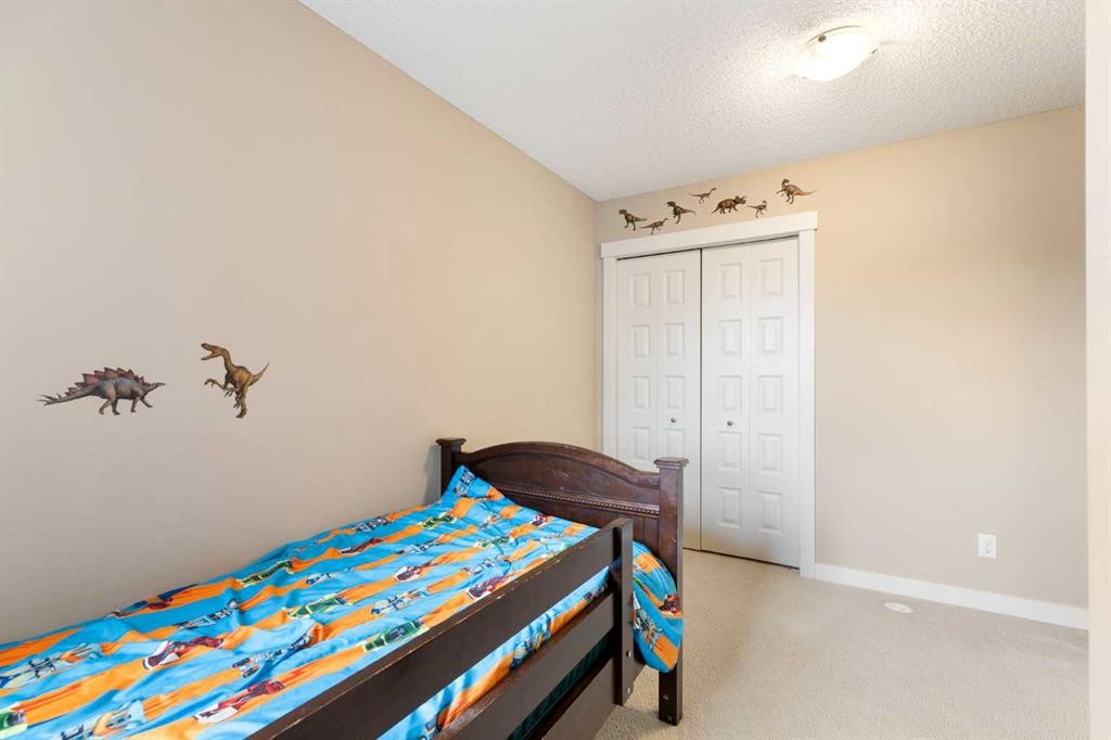 165 Cranarch Common Se, Calgary, AB - Indoor Photo Showing Bedroom