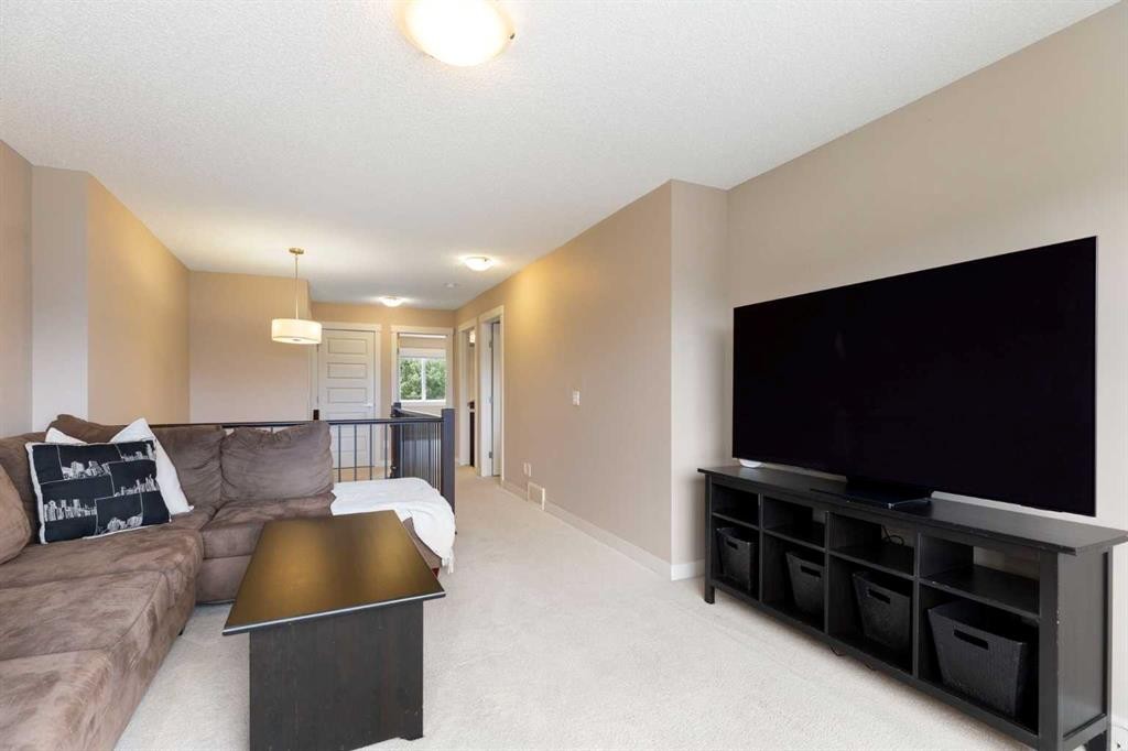 165 Cranarch Common Se, Calgary, AB - Indoor Photo Showing Living Room