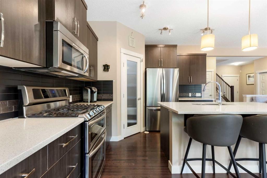 165 Cranarch Common Se, Calgary, AB - Indoor Photo Showing Kitchen With Upgraded Kitchen