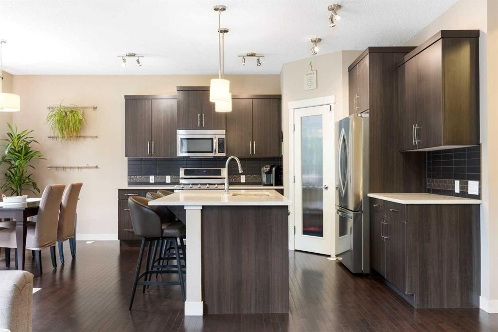 165 Cranarch Common Se, Calgary, AB - Indoor Photo Showing Kitchen With Upgraded Kitchen