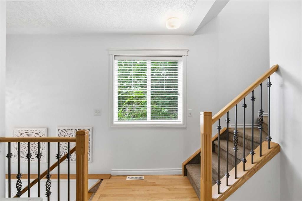 2-435 13 Avenue Ne, Calgary, AB - Indoor Photo Showing Other Room