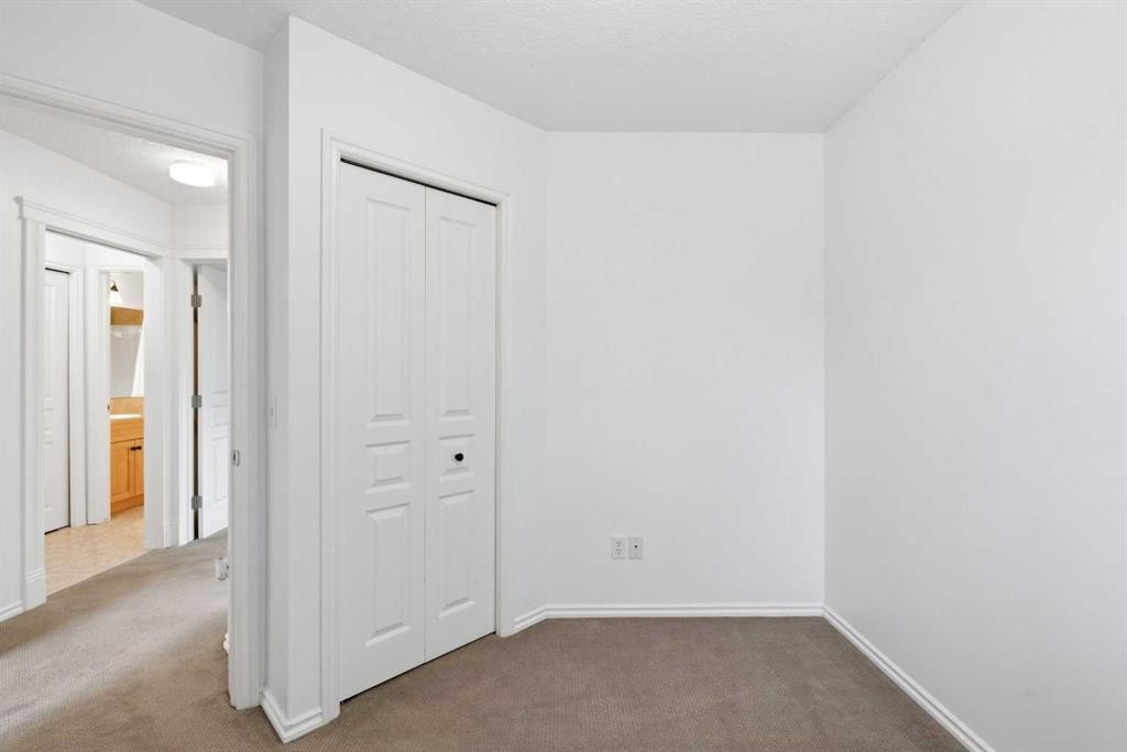 2-435 13 Avenue Ne, Calgary, AB - Indoor Photo Showing Other Room