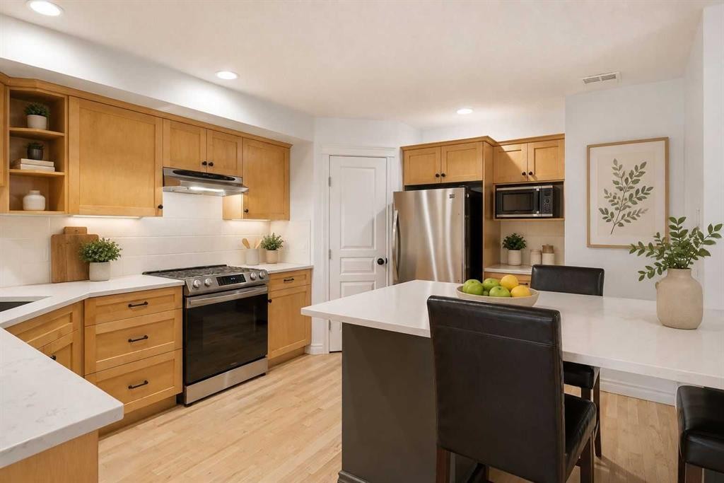 2-435 13 Avenue Ne, Calgary, AB - Indoor Photo Showing Kitchen With Stainless Steel Kitchen