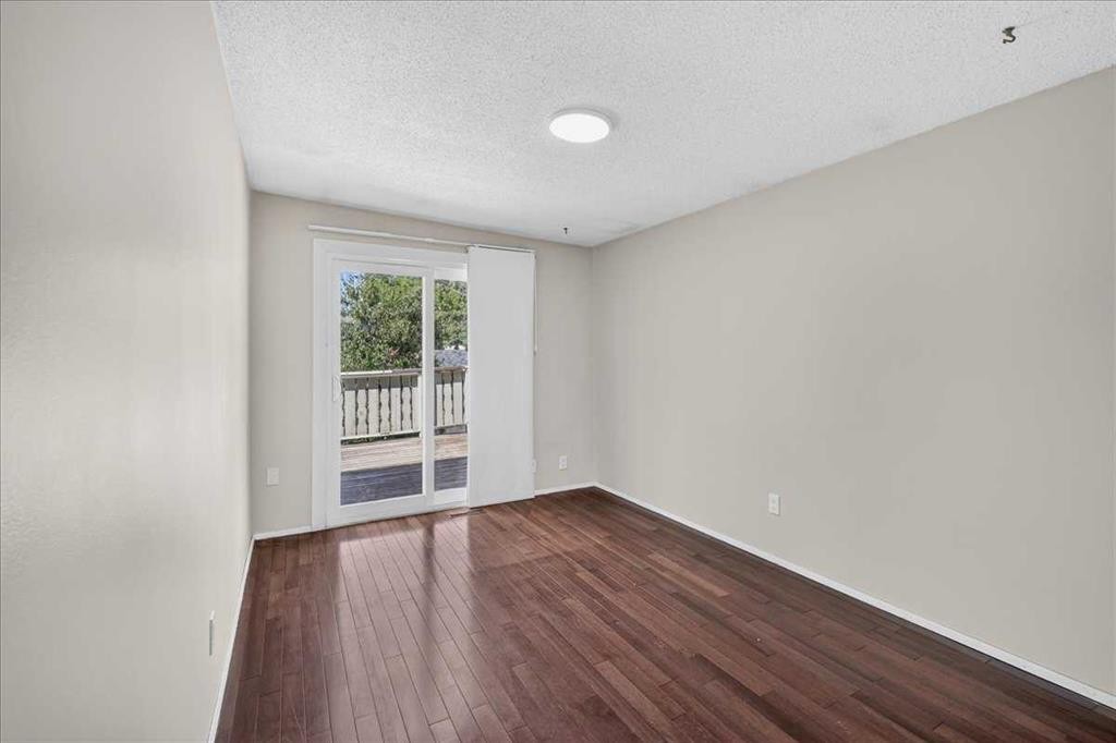 2606 14 Avenue Se, Calgary, AB - Indoor Photo Showing Other Room