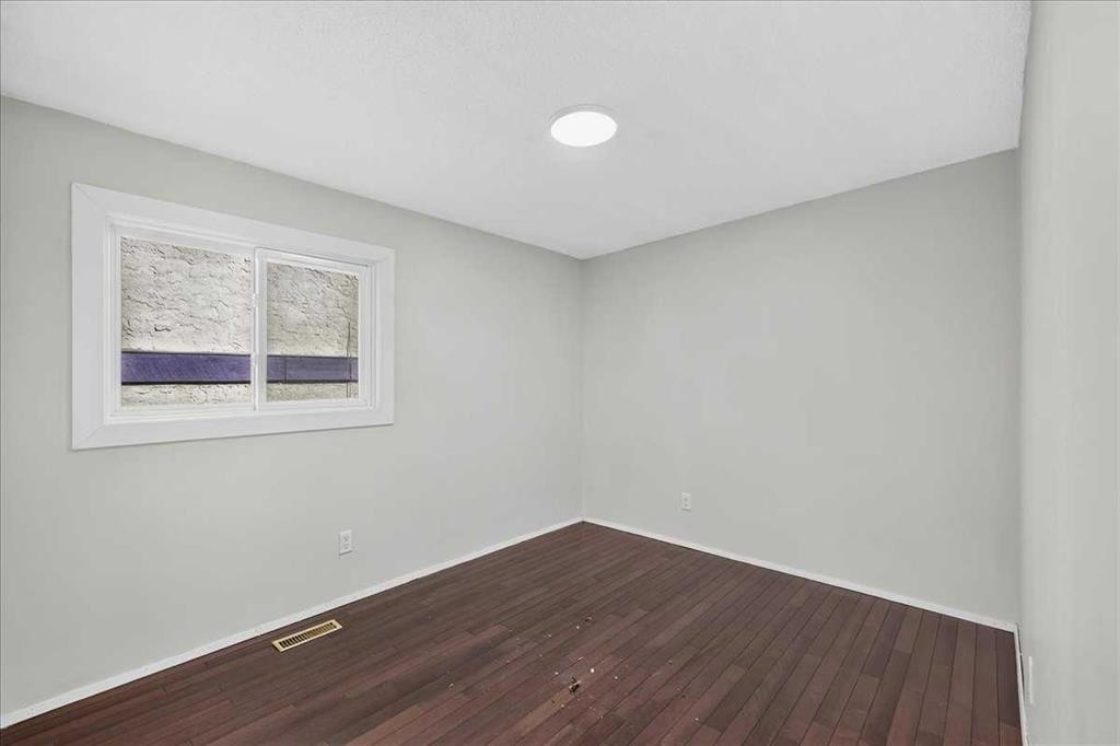 2606 14 Avenue Se, Calgary, AB - Indoor Photo Showing Other Room